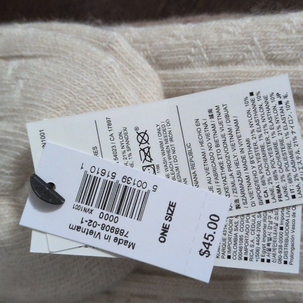NEW Banana Republic Women's 2 Pair Of Cozy Socks Tan Cream - Picture 3 of 3